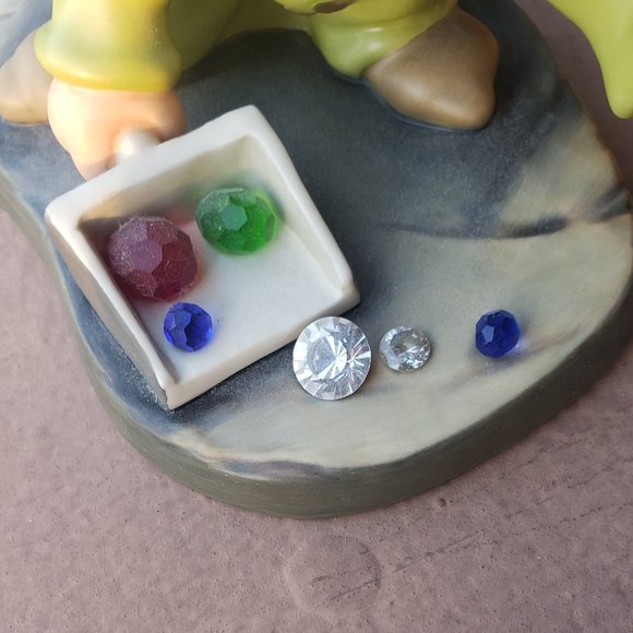 Walt Disney Classics Collection Dopey "We Pick Up Everything In Sight" -Retired - Picture 9 of 11